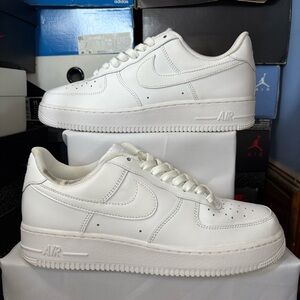 Size 9.5 - Nike Air Force White